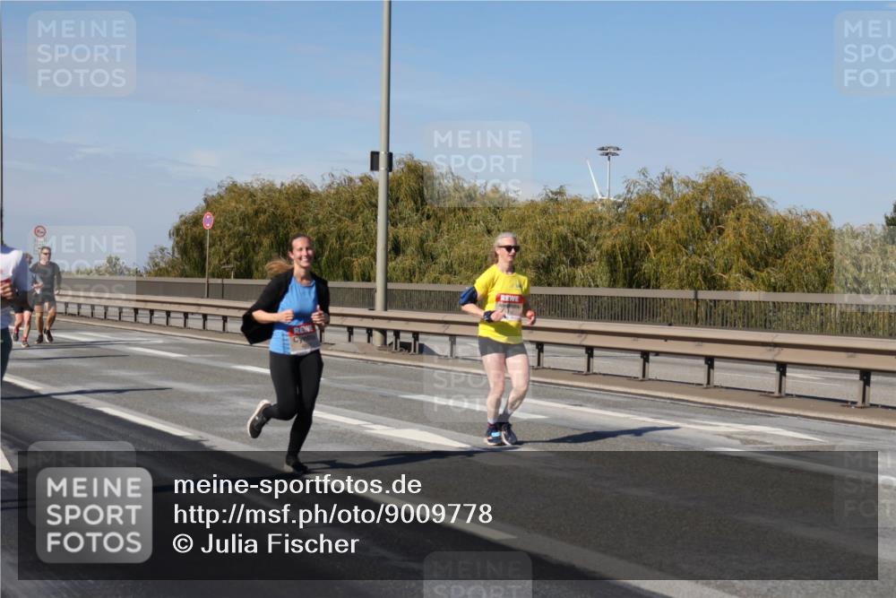 03.10.2025 - Köhlbrandbrückenlauf Julia Fischer http://msf.ph/oto/9009778 03.10.2025 12:53:55 Position 3  meine-sportfotos.de