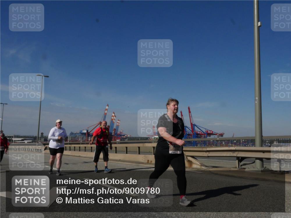 03.10.2025 - Köhlbrandbrückenlauf Matties Gatica Varas http://msf.ph/oto/9009780 03.10.2025 13:07:25 Position 2 118 meine-sportfotos.de