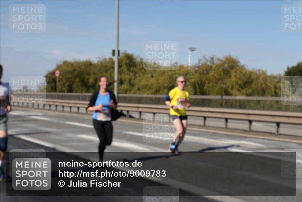 03.10.2025 - Köhlbrandbrückenlauf Julia Fischer http://msf.ph/oto/9009783 03.10.2025 12:53:56 Position 3  meine-sportfotos.de