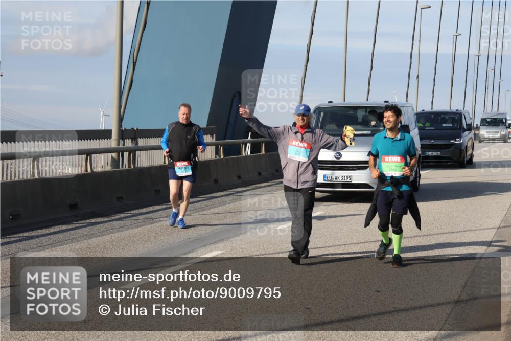03.10.2025 - Köhlbrandbrückenlauf Julia Fischer http://msf.ph/oto/9009795 03.10.2025 10:18:09 Position 2 3774, 3195, 9702, 3206 meine-sportfotos.de