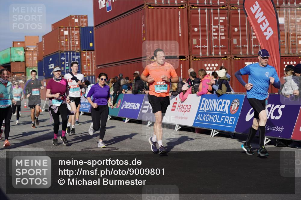 03.10.2025 - Köhlbrandbrückenlauf Michael Burmester http://msf.ph/oto/9009801 03.10.2025 10:10:50 Ziel 1151, 1183, 1229, 1450, 1568, 1705, 1802, 1945, 1973, 2150, 2381, 2711, 2729, 3352, 3410, 3717, 3808, 3818 meine-sportfotos.de