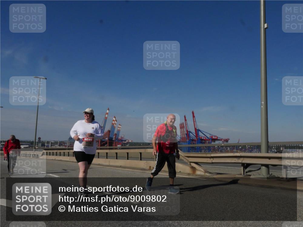 03.10.2025 - Köhlbrandbrückenlauf Matties Gatica Varas http://msf.ph/oto/9009802 03.10.2025 13:07:27 Position 2 118 meine-sportfotos.de