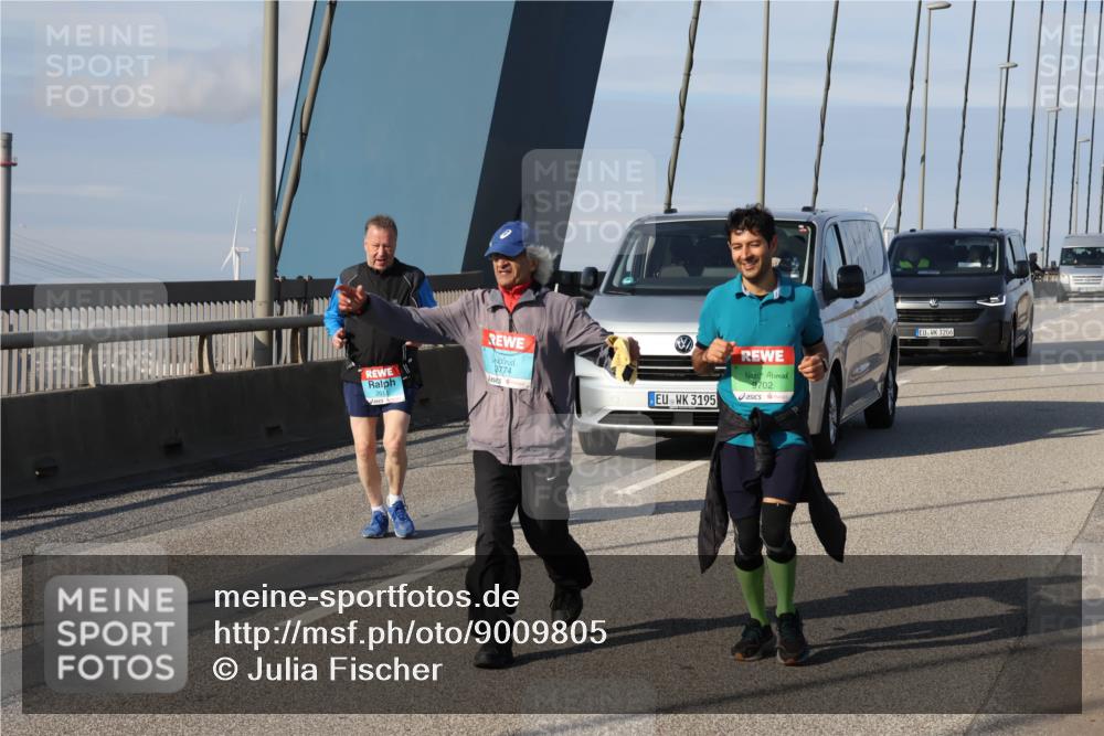 03.10.2025 - Köhlbrandbrückenlauf Julia Fischer http://msf.ph/oto/9009805 03.10.2025 10:18:10 Position 2 261, 8774, 3195, 9702, 3206 meine-sportfotos.de