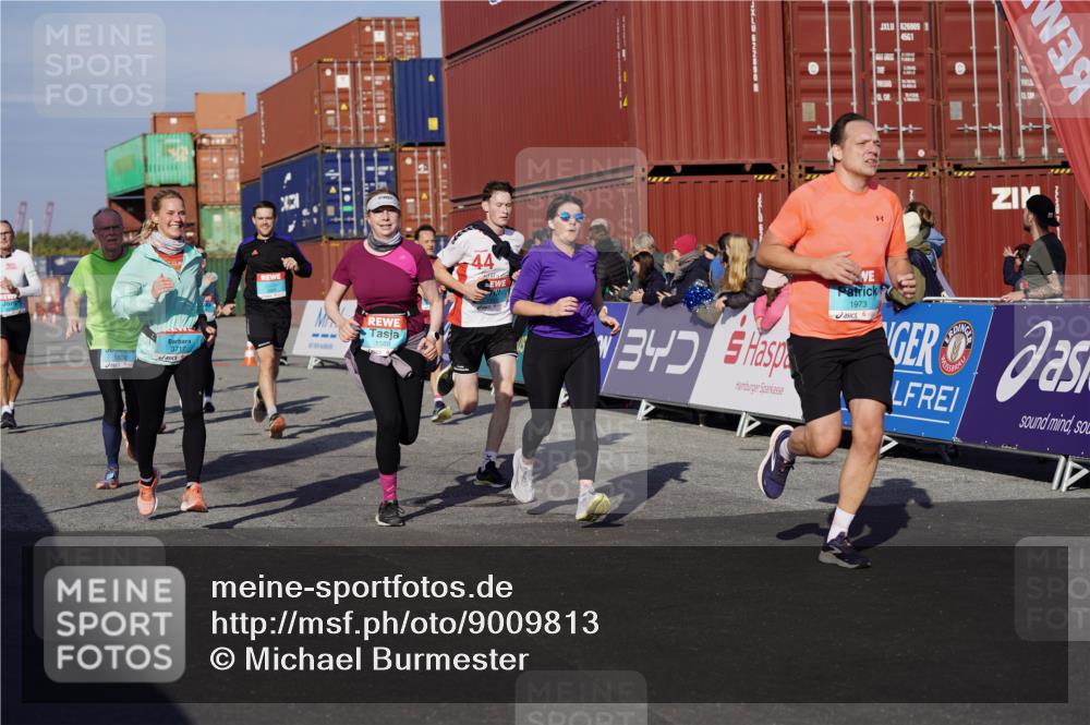 03.10.2025 - Köhlbrandbrückenlauf Michael Burmester http://msf.ph/oto/9009813 03.10.2025 10:10:51 Ziel 1151, 1183, 1229, 1450, 1568, 1705, 1802, 1945, 1973, 2150, 2381, 2711, 2729, 3352, 3410, 3717, 3808, 3818 meine-sportfotos.de