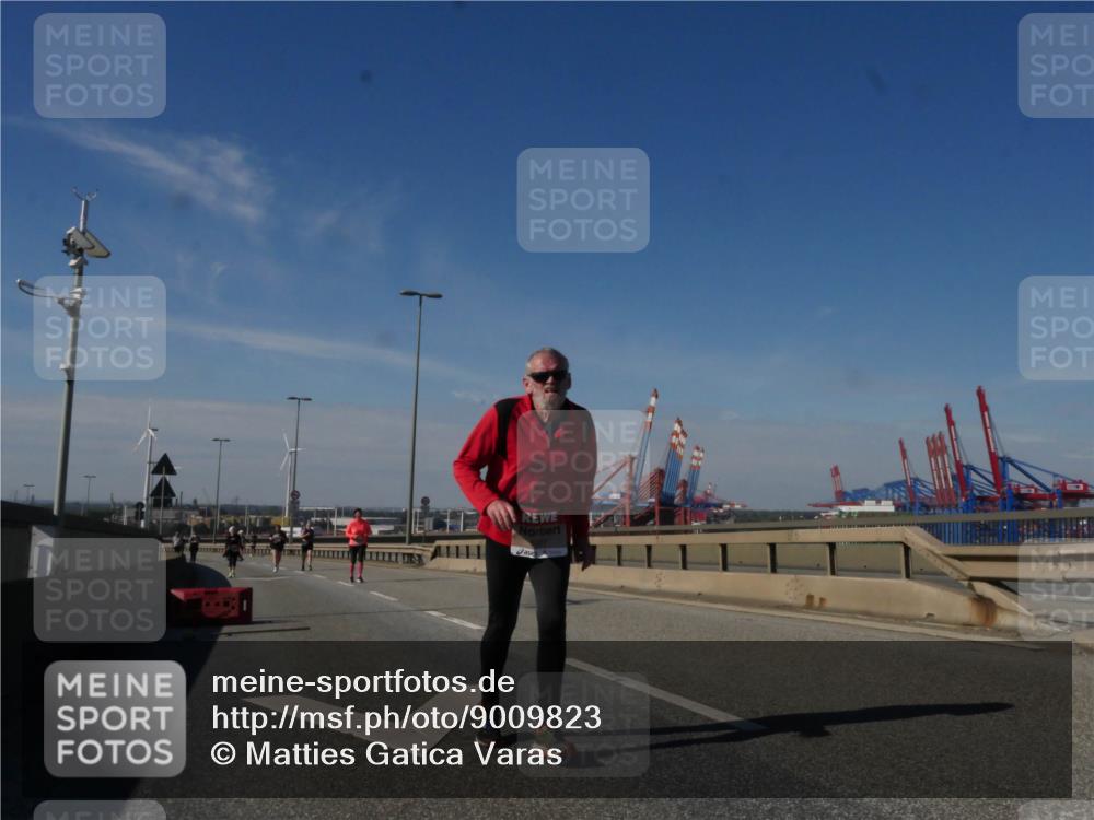 03.10.2025 - Köhlbrandbrückenlauf Matties Gatica Varas http://msf.ph/oto/9009823 03.10.2025 13:07:32 Position 2  meine-sportfotos.de