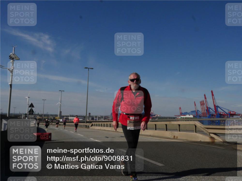 03.10.2025 - Köhlbrandbrückenlauf Matties Gatica Varas http://msf.ph/oto/9009831 03.10.2025 13:07:33 Position 2  meine-sportfotos.de