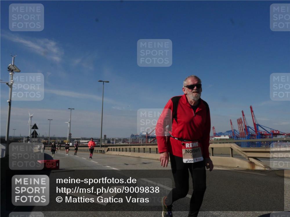 03.10.2025 - Köhlbrandbrückenlauf Matties Gatica Varas http://msf.ph/oto/9009838 03.10.2025 13:07:33 Position 2 5327 meine-sportfotos.de