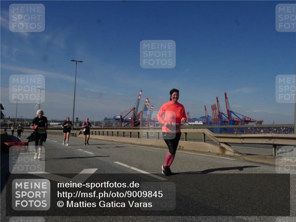 03.10.2025 - Köhlbrandbrückenlauf Matties Gatica Varas http://msf.ph/oto/9009845 03.10.2025 13:07:43 Position 2  meine-sportfotos.de