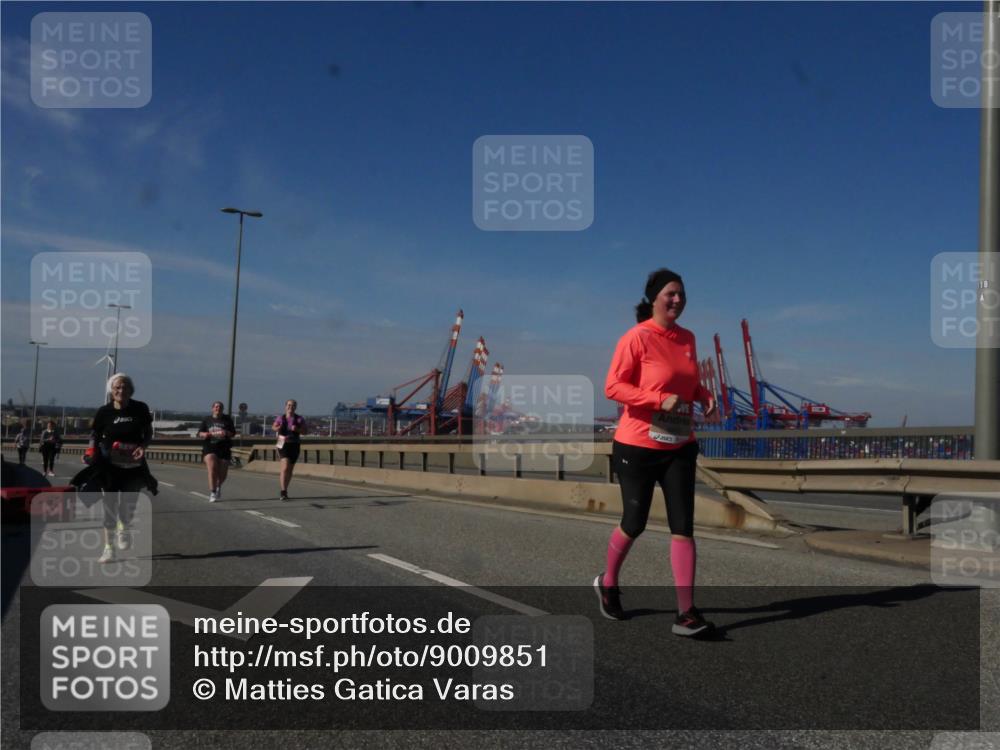 03.10.2025 - Köhlbrandbrückenlauf Matties Gatica Varas http://msf.ph/oto/9009851 03.10.2025 13:07:43 Position 2 18 meine-sportfotos.de