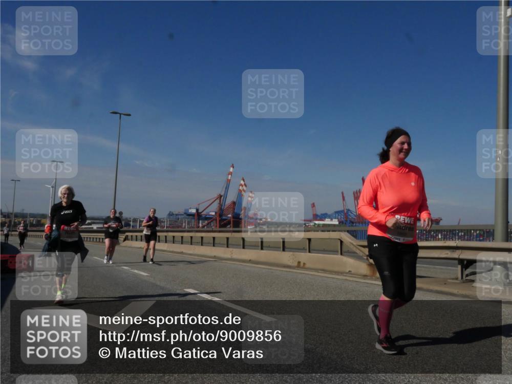 03.10.2025 - Köhlbrandbrückenlauf Matties Gatica Varas http://msf.ph/oto/9009856 03.10.2025 13:07:44 Position 2 118 meine-sportfotos.de