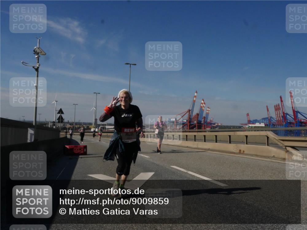 03.10.2025 - Köhlbrandbrückenlauf Matties Gatica Varas http://msf.ph/oto/9009859 03.10.2025 13:07:45 Position 2 4824 meine-sportfotos.de