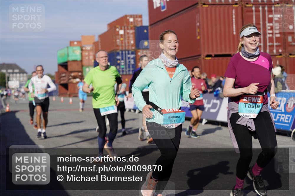 03.10.2025 - Köhlbrandbrückenlauf Michael Burmester http://msf.ph/oto/9009870 03.10.2025 10:10:53 Ziel 1149, 1151, 1183, 1229, 1286, 1450, 1568, 1705, 1802, 1945, 1973, 2381, 2711, 2729, 3352, 3410, 3717, 3808, 3818 meine-sportfotos.de