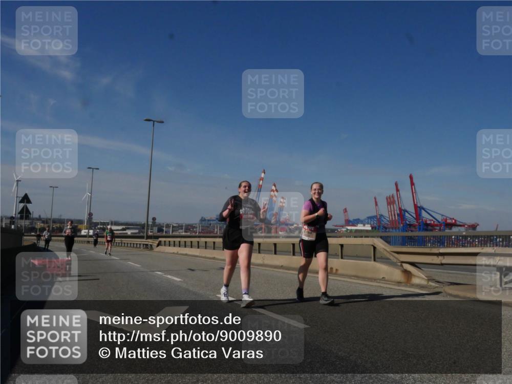 03.10.2025 - Köhlbrandbrückenlauf Matties Gatica Varas http://msf.ph/oto/9009890 03.10.2025 13:07:48 Position 2  meine-sportfotos.de