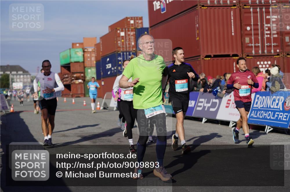 03.10.2025 - Köhlbrandbrückenlauf Michael Burmester http://msf.ph/oto/9009893 03.10.2025 10:10:53 Ziel 1149, 1151, 1183, 1229, 1286, 1450, 1568, 1705, 1802, 1945, 1973, 2381, 2711, 2729, 3352, 3410, 3717, 3808, 3818 meine-sportfotos.de