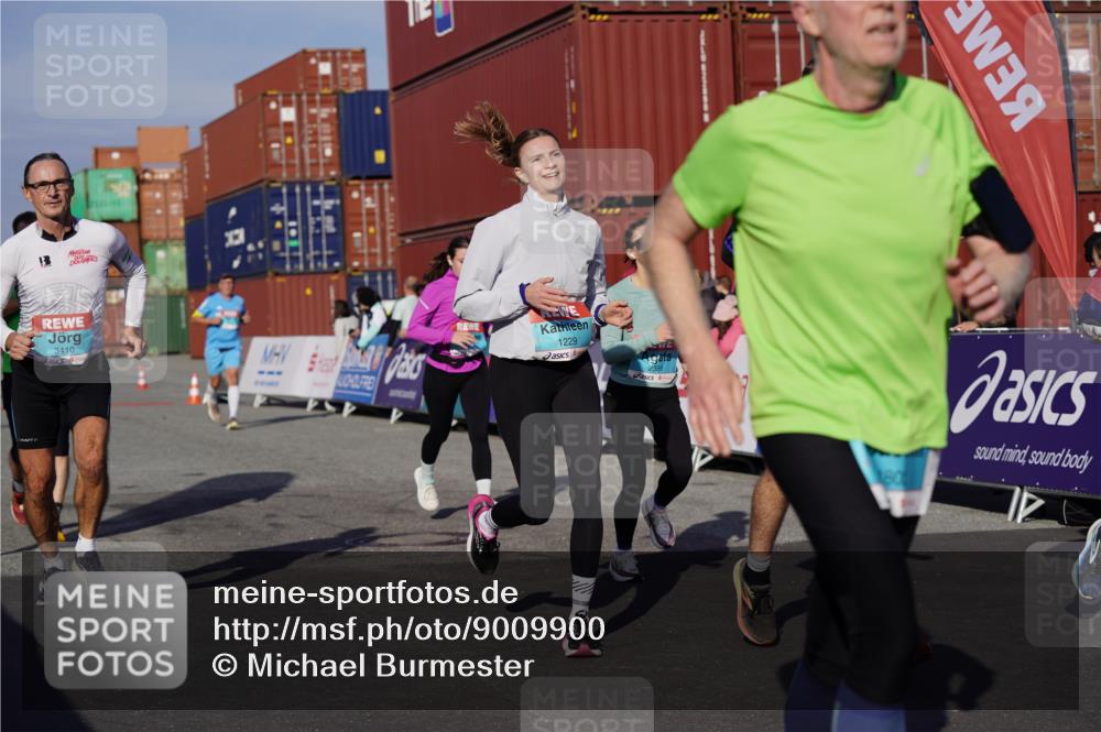 03.10.2025 - Köhlbrandbrückenlauf Michael Burmester http://msf.ph/oto/9009900 03.10.2025 10:10:54 Ziel 1149, 1151, 1183, 1229, 1286, 1450, 1568, 1705, 1802, 1945, 1973, 2381, 2711, 2729, 3352, 3410, 3717, 3808, 3818 meine-sportfotos.de