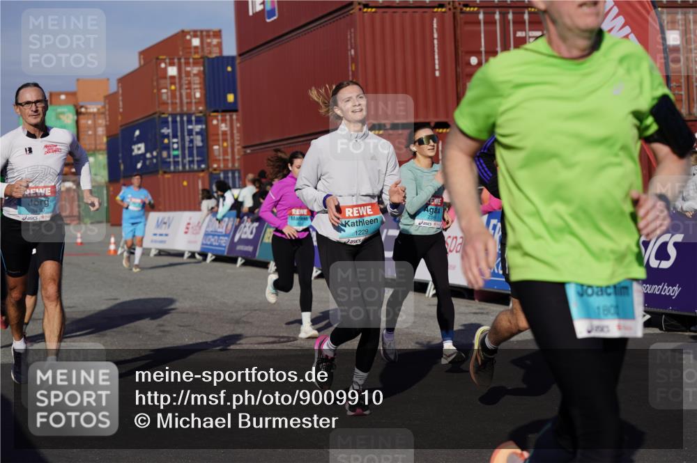 03.10.2025 - Köhlbrandbrückenlauf Michael Burmester http://msf.ph/oto/9009910 03.10.2025 10:10:55 Ziel 1149, 1151, 1183, 1229, 1286, 1568, 1802, 1945, 1973, 2381, 2711, 2729, 3352, 3410, 3717, 3808 meine-sportfotos.de