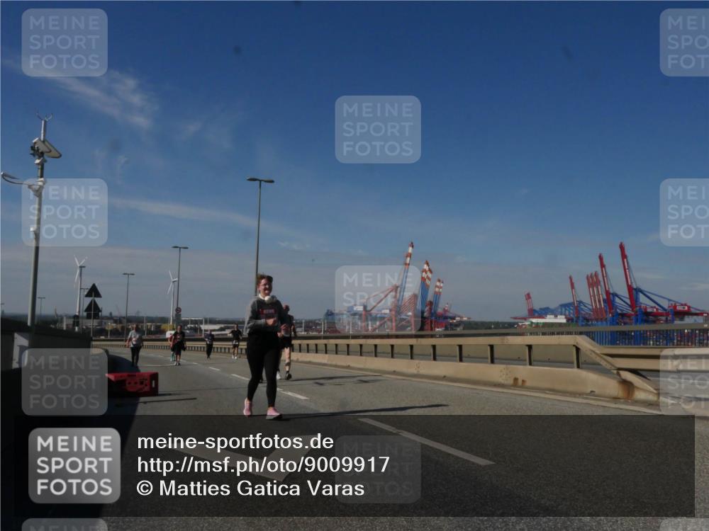 03.10.2025 - Köhlbrandbrückenlauf Matties Gatica Varas http://msf.ph/oto/9009917 03.10.2025 13:07:55 Position 2 1 meine-sportfotos.de
