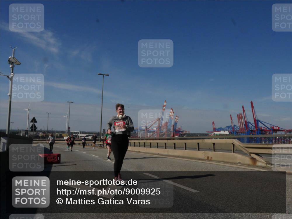 03.10.2025 - Köhlbrandbrückenlauf Matties Gatica Varas http://msf.ph/oto/9009925 03.10.2025 13:07:56 Position 2  meine-sportfotos.de