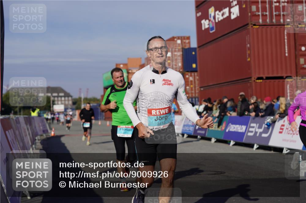03.10.2025 - Köhlbrandbrückenlauf Michael Burmester http://msf.ph/oto/9009926 03.10.2025 10:10:56 Ziel 1149, 1151, 1183, 1229, 1286, 1568, 1802, 1945, 1973, 2381, 2711, 2729, 3334, 3352, 3410, 3717, 3808 meine-sportfotos.de