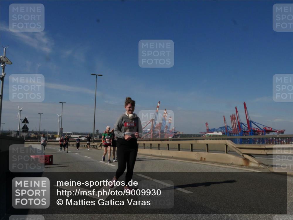 03.10.2025 - Köhlbrandbrückenlauf Matties Gatica Varas http://msf.ph/oto/9009930 03.10.2025 13:07:57 Position 2  meine-sportfotos.de