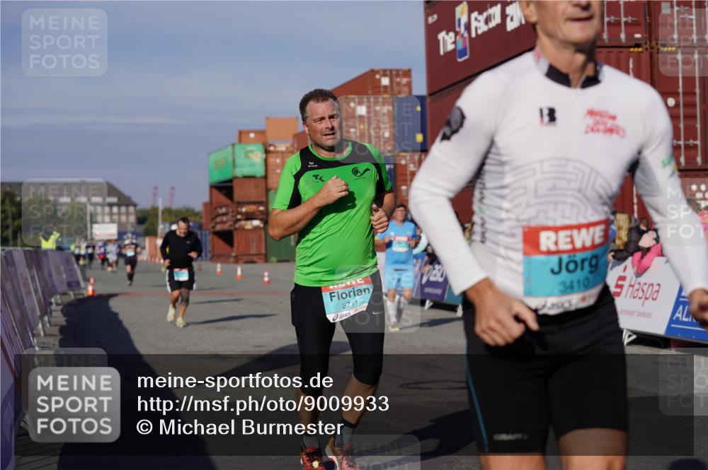 03.10.2025 - Köhlbrandbrückenlauf Michael Burmester http://msf.ph/oto/9009933 03.10.2025 10:10:56 Ziel 1149, 1151, 1183, 1229, 1286, 1568, 1802, 1945, 1973, 2381, 2711, 2729, 3334, 3352, 3410, 3717, 3808 meine-sportfotos.de