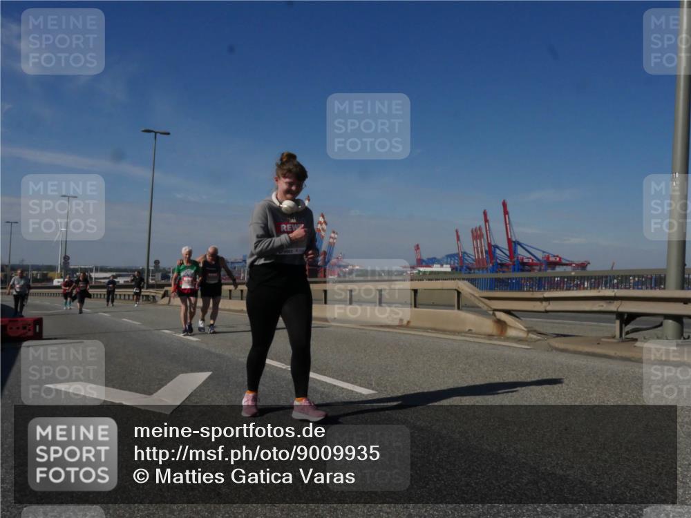 03.10.2025 - Köhlbrandbrückenlauf Matties Gatica Varas http://msf.ph/oto/9009935 03.10.2025 13:07:57 Position 2  meine-sportfotos.de