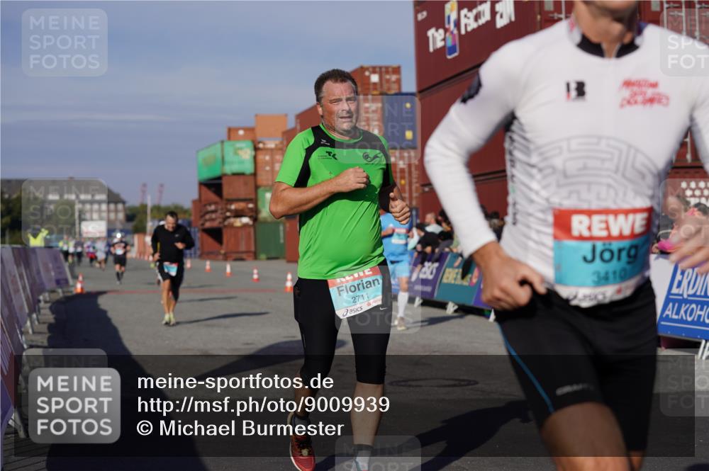 03.10.2025 - Köhlbrandbrückenlauf Michael Burmester http://msf.ph/oto/9009939 03.10.2025 10:10:56 Ziel 1149, 1151, 1183, 1229, 1286, 1568, 1802, 1945, 1973, 2381, 2711, 2729, 3334, 3352, 3410, 3717, 3808 meine-sportfotos.de
