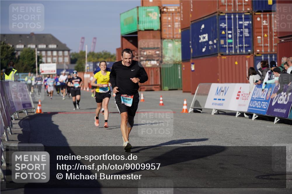 03.10.2025 - Köhlbrandbrückenlauf Michael Burmester http://msf.ph/oto/9009957 03.10.2025 10:10:58 Ziel 1149, 1151, 1229, 1286, 1945, 2381, 2711, 2729, 3334, 3352, 3410, 3808 meine-sportfotos.de