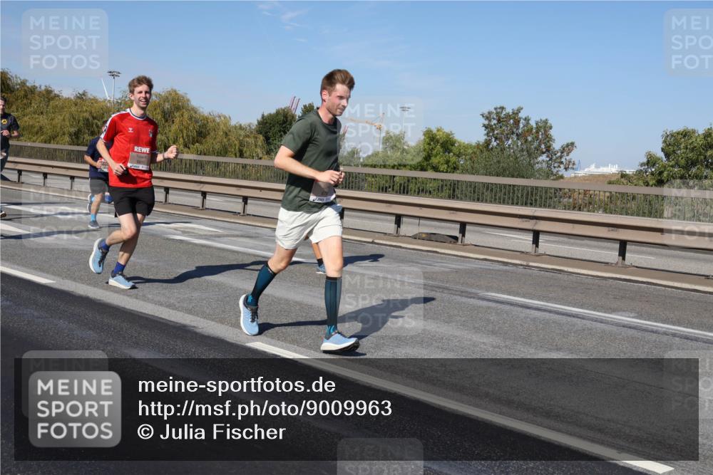03.10.2025 - Köhlbrandbrückenlauf Julia Fischer http://msf.ph/oto/9009963 03.10.2025 12:54:24 Position 3  meine-sportfotos.de