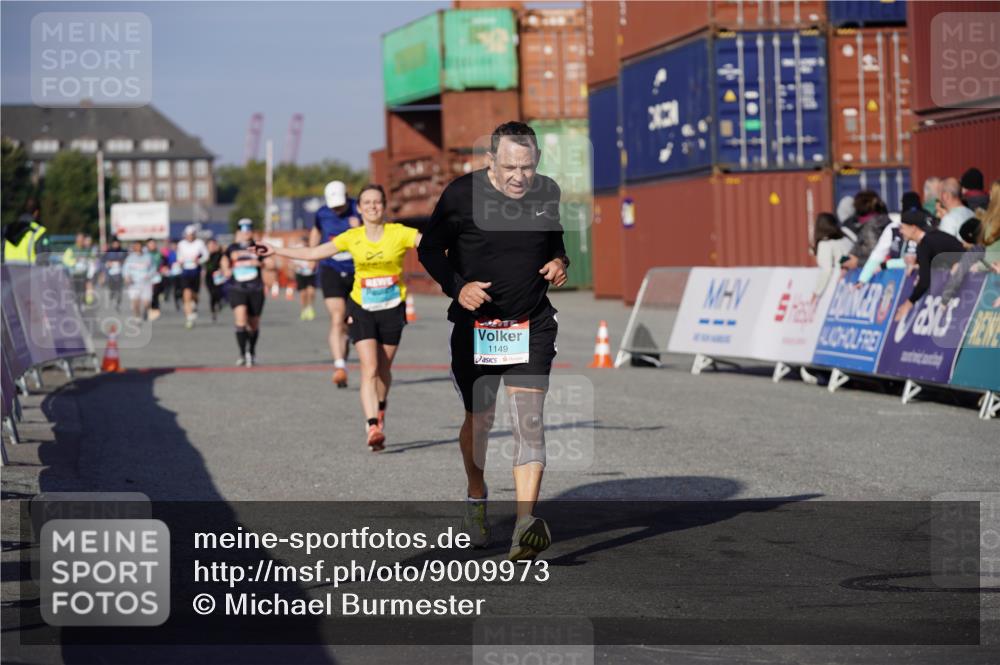 03.10.2025 - Köhlbrandbrückenlauf Michael Burmester http://msf.ph/oto/9009973 03.10.2025 10:10:59 Ziel 1149, 1151, 1229, 1286, 1945, 2381, 2711, 3334, 3352, 3410, 3653, 3808 meine-sportfotos.de
