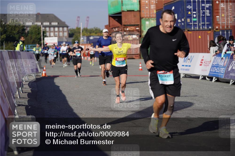 03.10.2025 - Köhlbrandbrückenlauf Michael Burmester http://msf.ph/oto/9009984 03.10.2025 10:11:00 Ziel 1149, 1286, 1945, 2381, 2711, 3334, 3352, 3653 meine-sportfotos.de