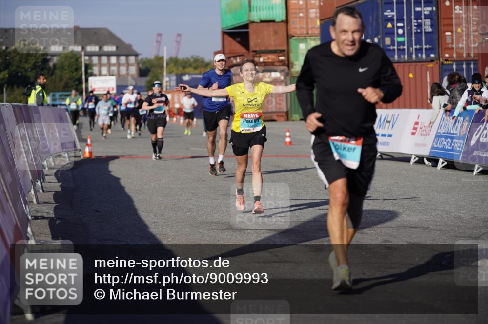 03.10.2025 - Köhlbrandbrückenlauf Michael Burmester http://msf.ph/oto/9009993 03.10.2025 10:11:00 Ziel 1149, 1286, 1945, 2381, 2711, 3334, 3352, 3653 meine-sportfotos.de