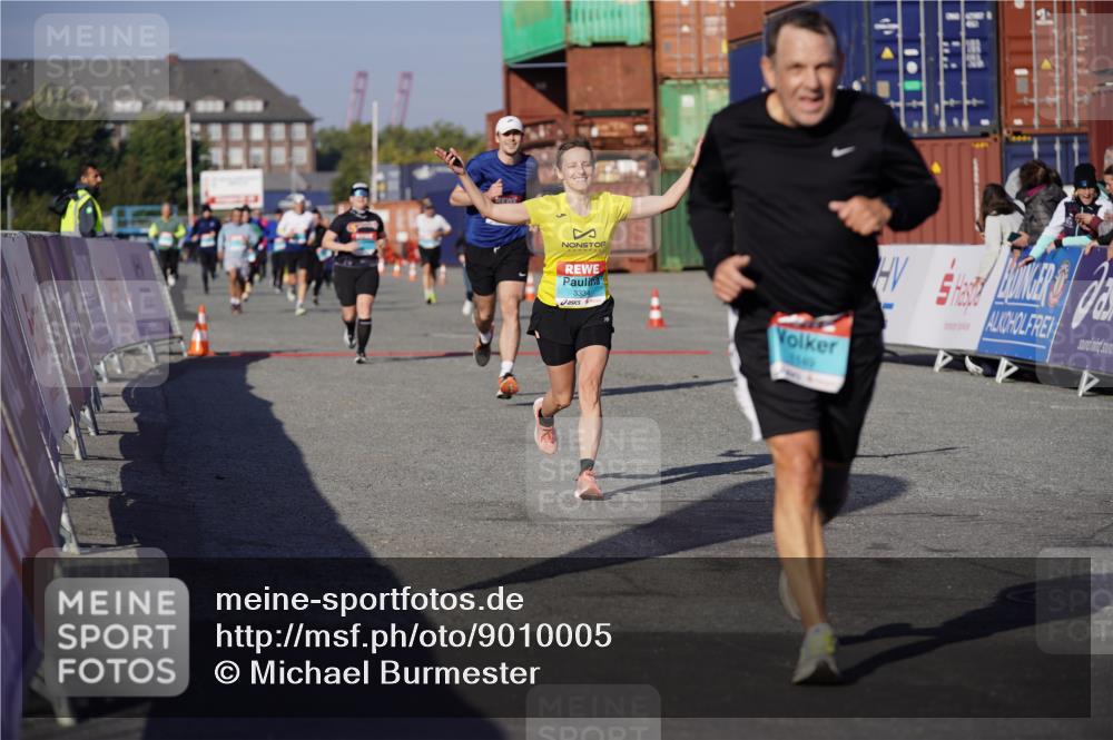03.10.2025 - Köhlbrandbrückenlauf Michael Burmester http://msf.ph/oto/9010005 03.10.2025 10:11:00 Ziel 1149, 1286, 1945, 2381, 2711, 3334, 3352, 3653 meine-sportfotos.de