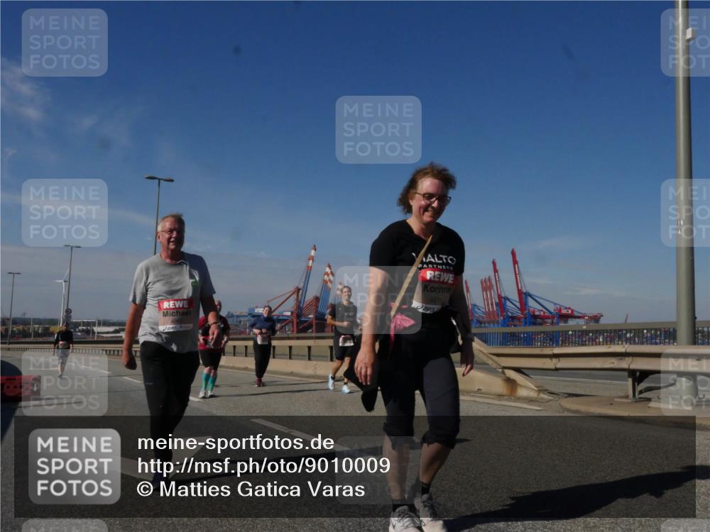 03.10.2025 - Köhlbrandbrückenlauf Matties Gatica Varas http://msf.ph/oto/9010009 03.10.2025 13:08:10 Position 2 4980, 5919, 18 meine-sportfotos.de