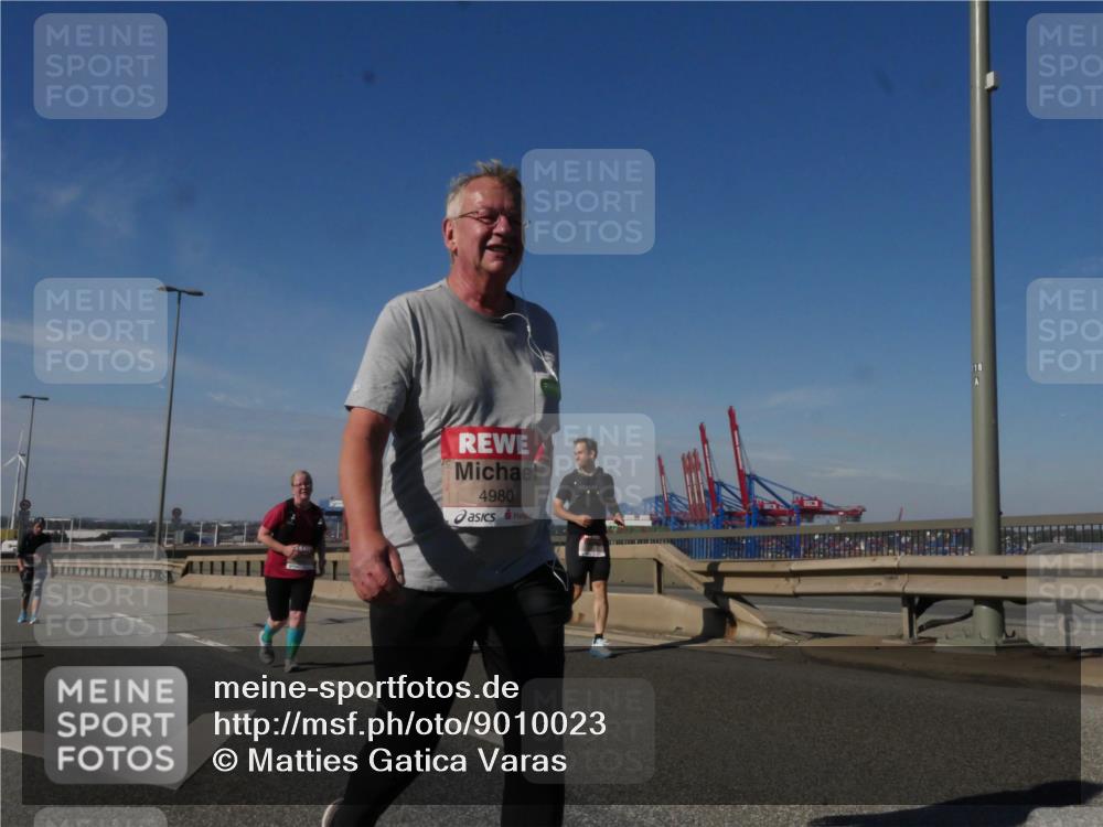 03.10.2025 - Köhlbrandbrückenlauf Matties Gatica Varas http://msf.ph/oto/9010023 03.10.2025 13:08:11 Position 2 4980, 118 meine-sportfotos.de