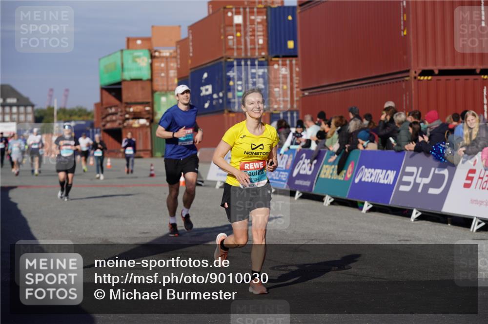 03.10.2025 - Köhlbrandbrückenlauf Michael Burmester http://msf.ph/oto/9010030 03.10.2025 10:11:02 Ziel 1149, 1286, 3011, 3334, 3352, 3653 meine-sportfotos.de