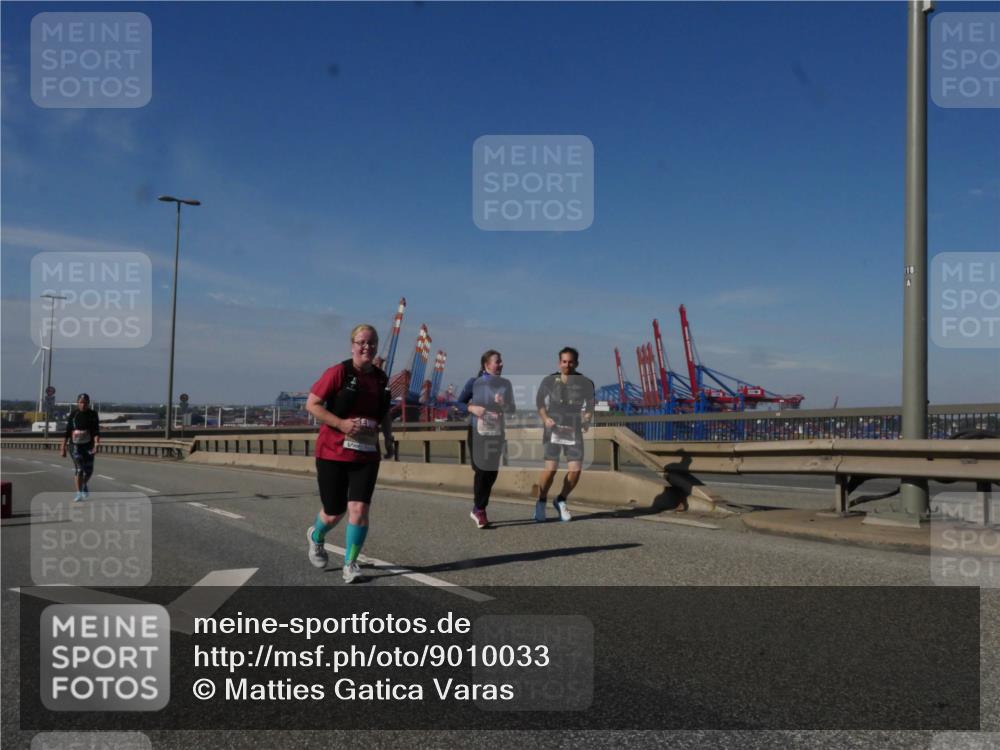 03.10.2025 - Köhlbrandbrückenlauf Matties Gatica Varas http://msf.ph/oto/9010033 03.10.2025 13:08:13 Position 2 18 meine-sportfotos.de