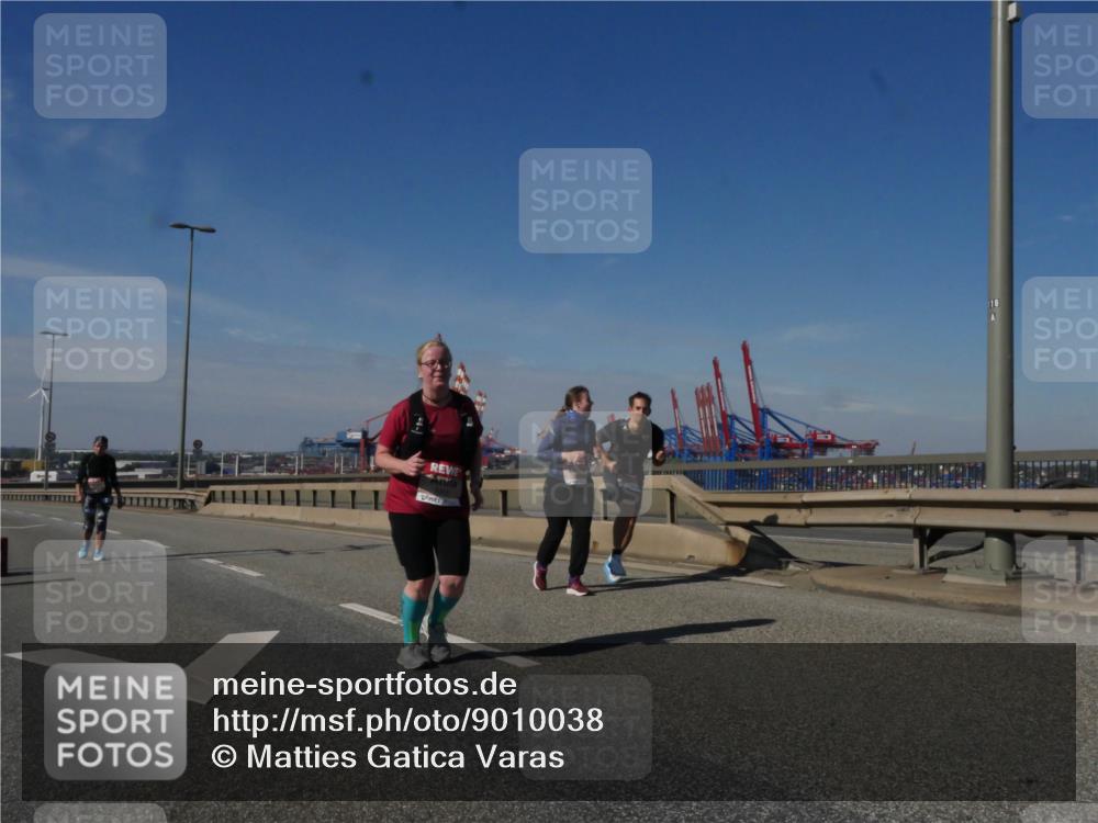03.10.2025 - Köhlbrandbrückenlauf Matties Gatica Varas http://msf.ph/oto/9010038 03.10.2025 13:08:13 Position 2 118 meine-sportfotos.de