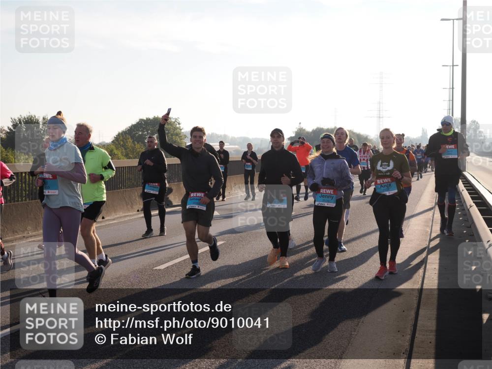 03.10.2025 - Köhlbrandbrückenlauf Fabian Wolf http://msf.ph/oto/9010041 03.10.2025 09:21:23 Position 3 803, 3162, 3108 meine-sportfotos.de