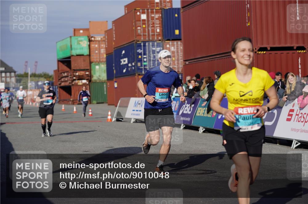 03.10.2025 - Köhlbrandbrückenlauf Michael Burmester http://msf.ph/oto/9010048 03.10.2025 10:11:03 Ziel 1149, 1286, 3011, 3334, 3653 meine-sportfotos.de