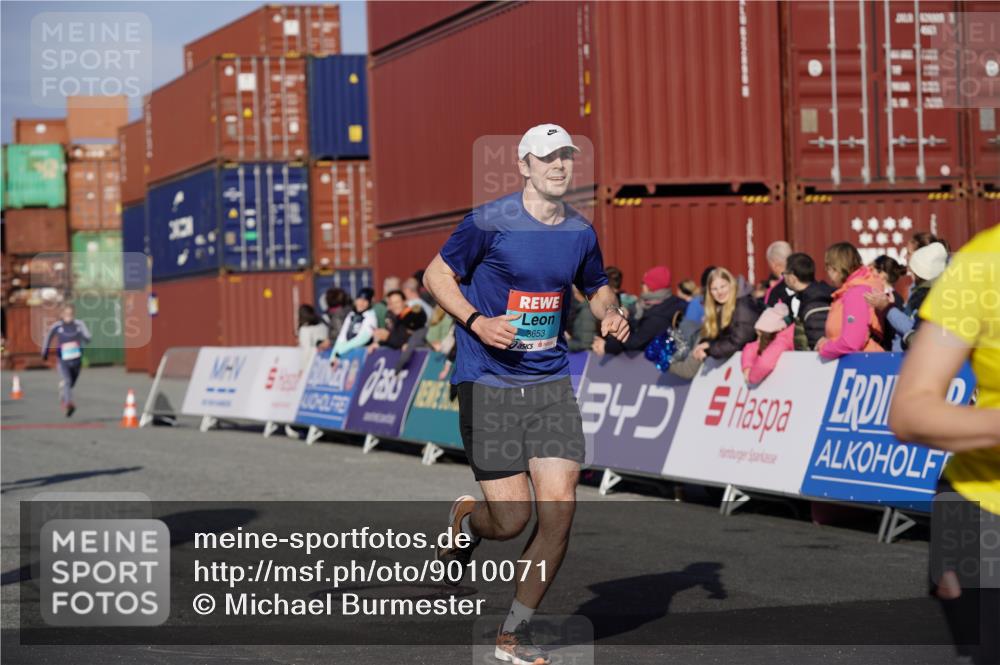 03.10.2025 - Köhlbrandbrückenlauf Michael Burmester http://msf.ph/oto/9010071 03.10.2025 10:11:04 Ziel 1149, 1286, 3011, 3334, 3653 meine-sportfotos.de