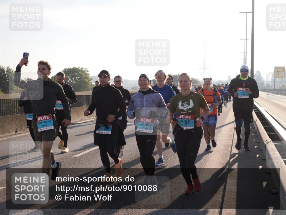 03.10.2025 - Köhlbrandbrückenlauf Fabian Wolf http://msf.ph/oto/9010088 03.10.2025 09:21:24 Position 3 3162, 3537, 3535, 3108, 3843 meine-sportfotos.de