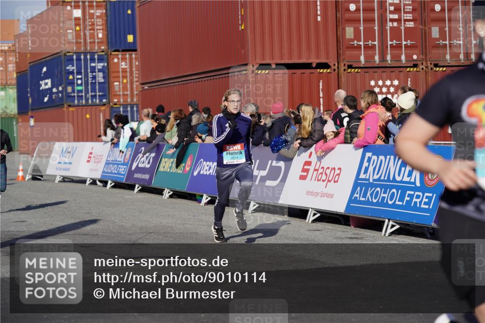 03.10.2025 - Köhlbrandbrückenlauf Michael Burmester http://msf.ph/oto/9010114 03.10.2025 10:11:09 Ziel 1844, 2214, 3011, 3167, 3542, 3653 meine-sportfotos.de
