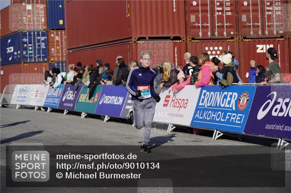 03.10.2025 - Köhlbrandbrückenlauf Michael Burmester http://msf.ph/oto/9010134 03.10.2025 10:11:09 Ziel 1844, 2214, 3011, 3167, 3542, 3653 meine-sportfotos.de