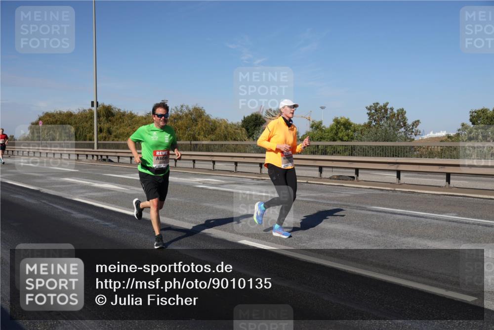 03.10.2025 - Köhlbrandbrückenlauf Julia Fischer http://msf.ph/oto/9010135 03.10.2025 12:54:59 Position 3  meine-sportfotos.de