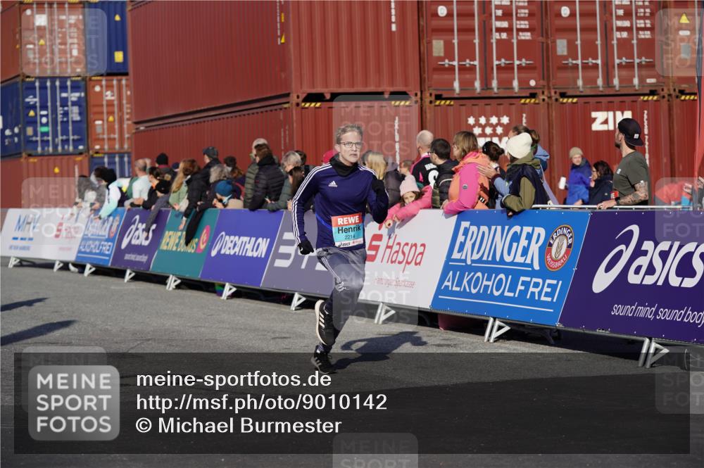 03.10.2025 - Köhlbrandbrückenlauf Michael Burmester http://msf.ph/oto/9010142 03.10.2025 10:11:09 Ziel 1844, 2214, 3011, 3167, 3542, 3653 meine-sportfotos.de