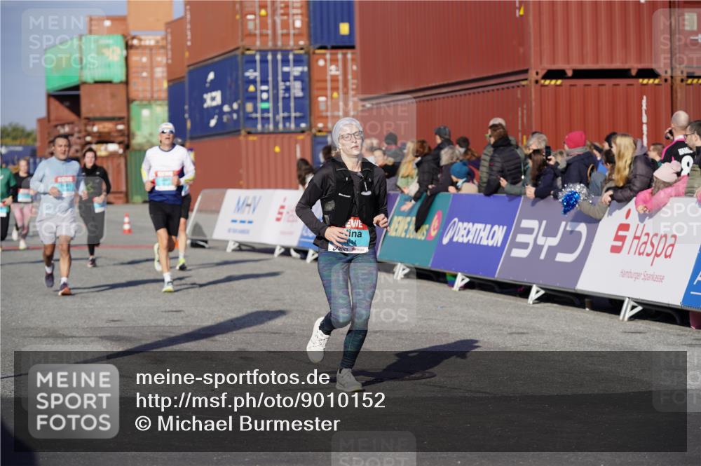 03.10.2025 - Köhlbrandbrückenlauf Michael Burmester http://msf.ph/oto/9010152 03.10.2025 10:11:11 Ziel 1341, 1844, 2214, 2939, 3011, 3167, 3238, 3542, 3653 meine-sportfotos.de