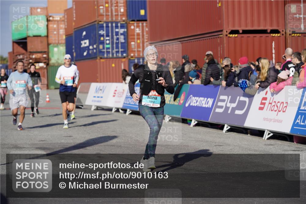 03.10.2025 - Köhlbrandbrückenlauf Michael Burmester http://msf.ph/oto/9010163 03.10.2025 10:11:12 Ziel 1341, 1844, 2214, 2939, 3011, 3120, 3121, 3167, 3238, 3542 meine-sportfotos.de
