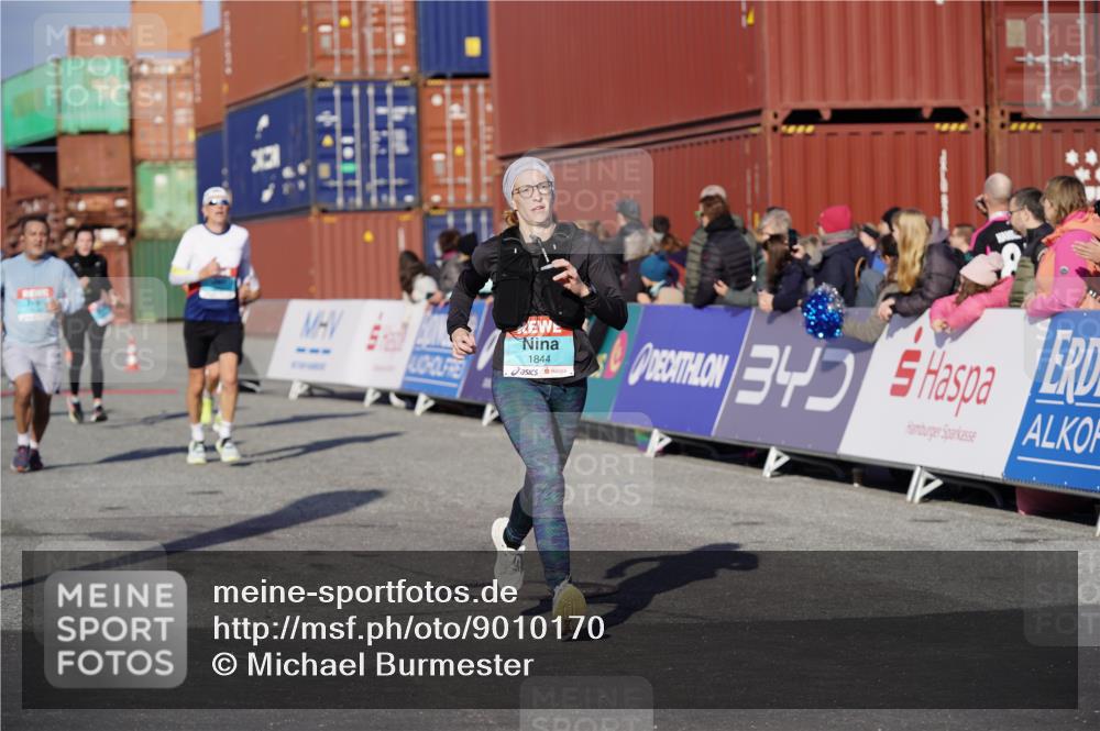 03.10.2025 - Köhlbrandbrückenlauf Michael Burmester http://msf.ph/oto/9010170 03.10.2025 10:11:12 Ziel 1341, 1844, 2214, 2939, 3011, 3120, 3121, 3167, 3238, 3542 meine-sportfotos.de