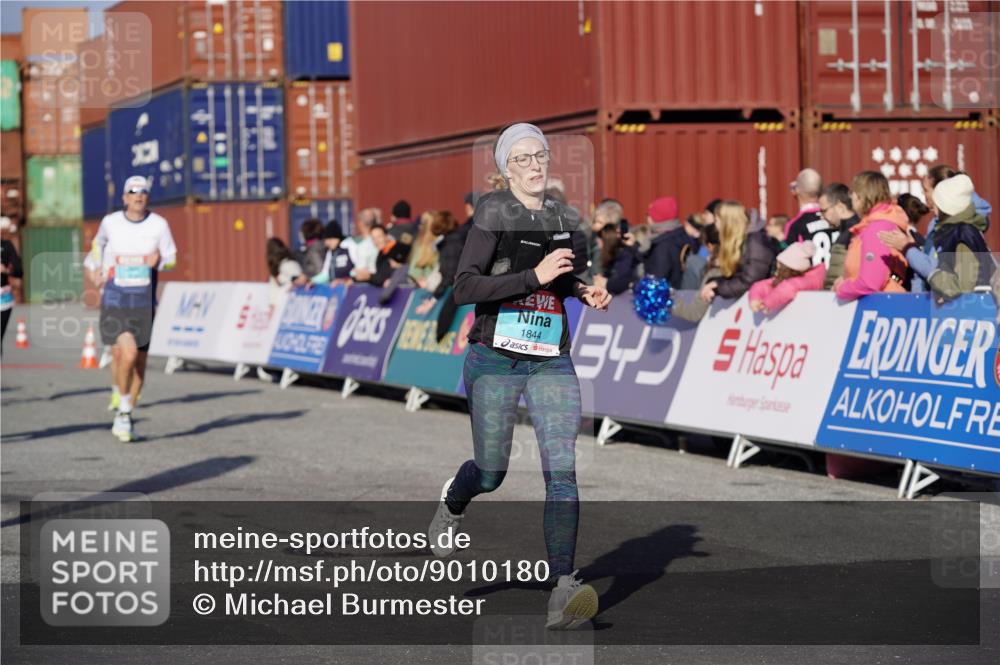 03.10.2025 - Köhlbrandbrückenlauf Michael Burmester http://msf.ph/oto/9010180 03.10.2025 10:11:12 Ziel 1341, 1844, 2214, 2939, 3011, 3120, 3121, 3167, 3238, 3542 meine-sportfotos.de